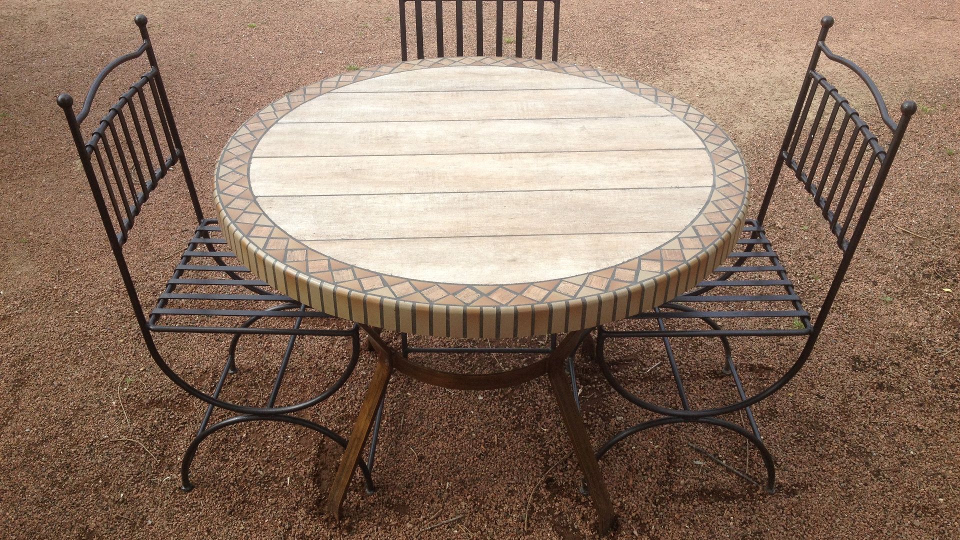 Table de jardin imitation bois