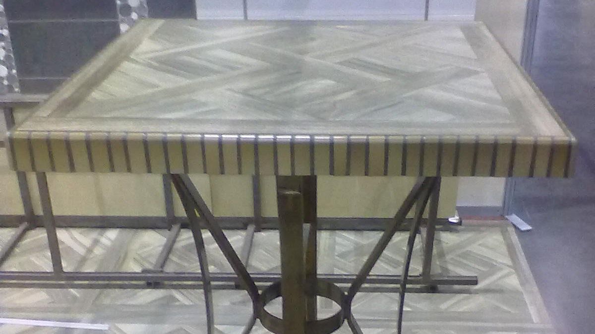 Table de jardin imitation marbre